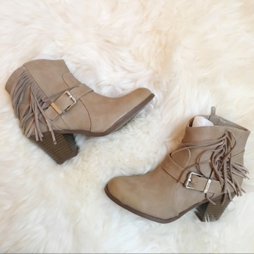 BNIB circus by sam Edelman fringe booties
